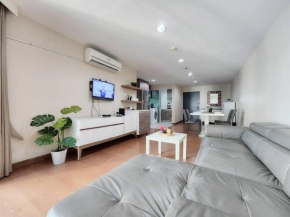 3 Bed Rooms 2 Bath Rooms Unit Near Jodd Fair Market